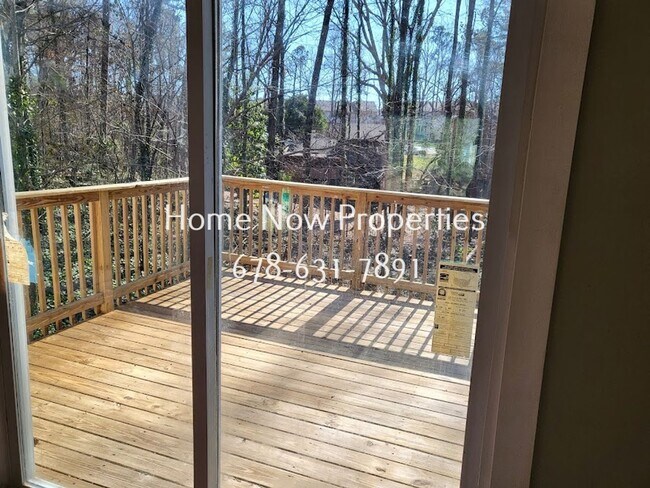 Building Photo - Beautiful 5 bedroom/3 bath in Stone Mountain!