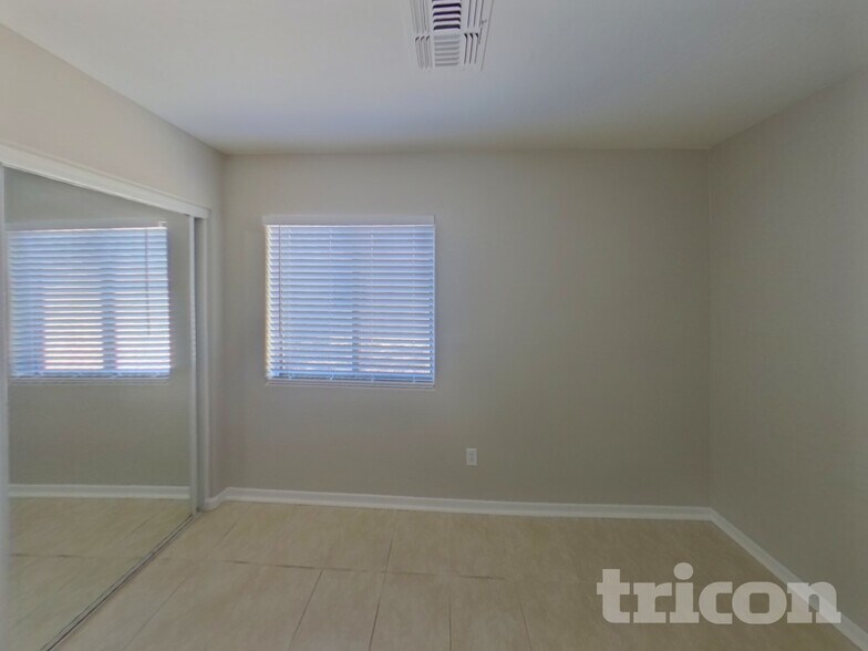 Building Photo - 1514 W Lynne Ln