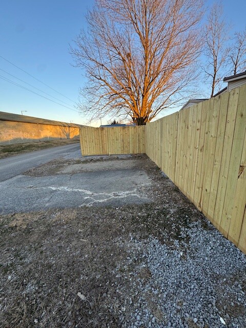 Building Photo - 6605 Vandre Ave