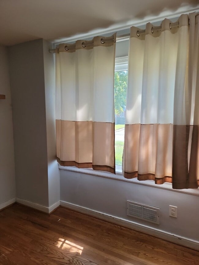 Building Photo - 8908 Mapleton Rd