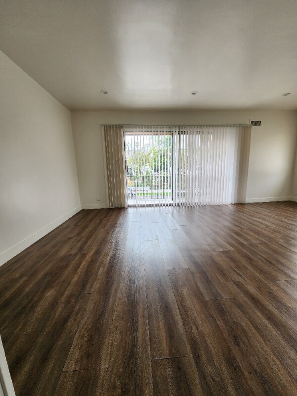 Building Photo - 1339 Hobart Blvd
