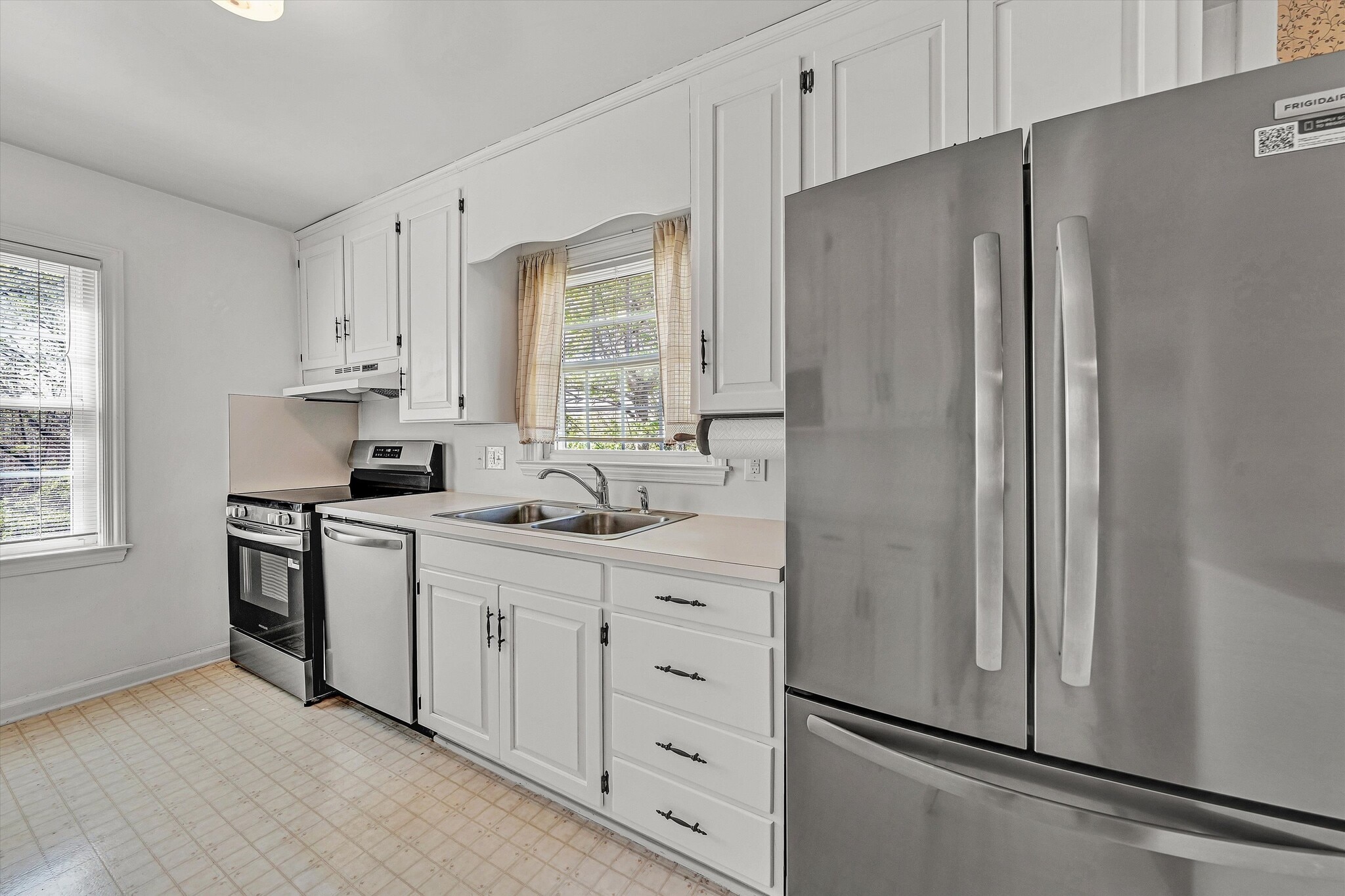 Building Photo - 2779 Derwent Dr SW