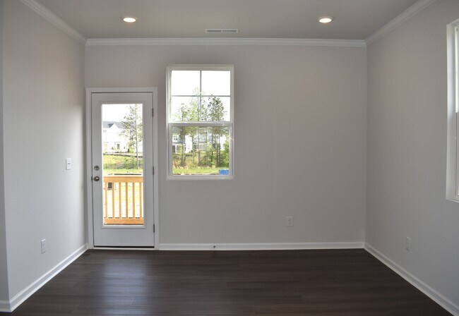 Building Photo - *PENDING!!*
