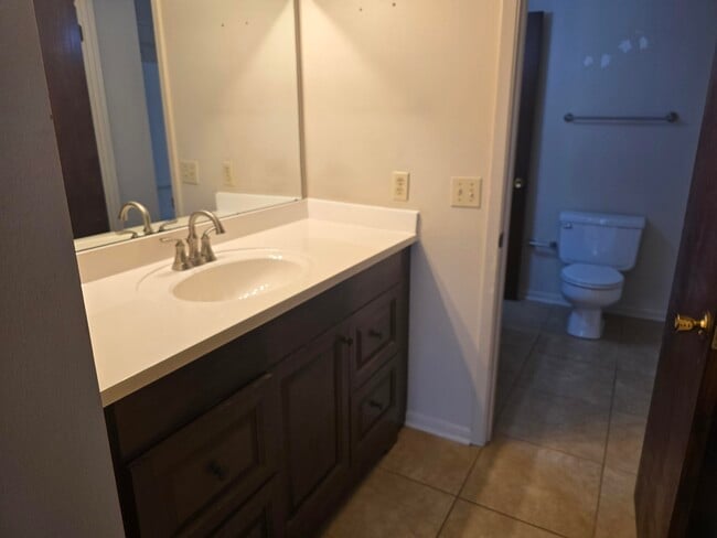 Building Photo - 206 Ann Cir