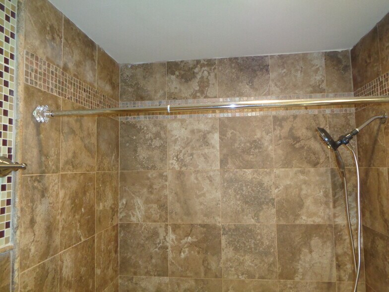 Building Photo - 654 Jennifer Jean Dr