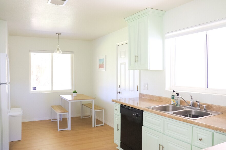 Building Photo - 3807 E Weldon Ave