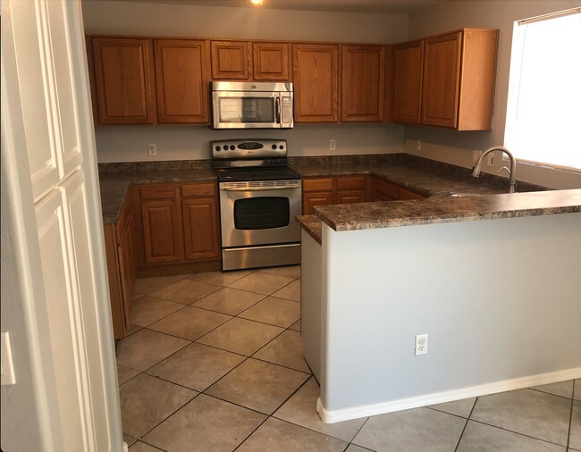 Building Photo - 11818 W Sunnyside Dr