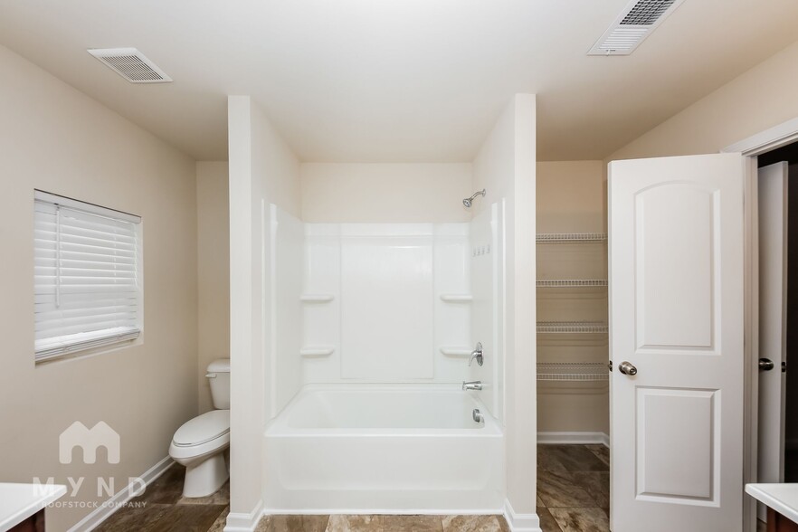 Building Photo - 206 Indian Lake Trail