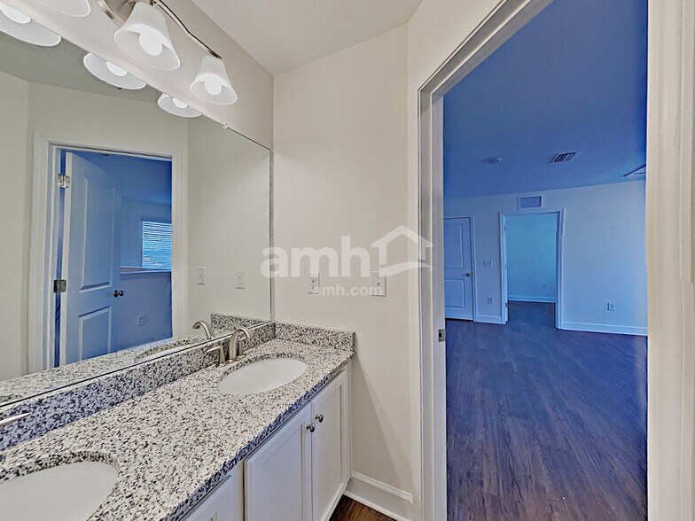 Building Photo - 401 Pine Terrace Dr