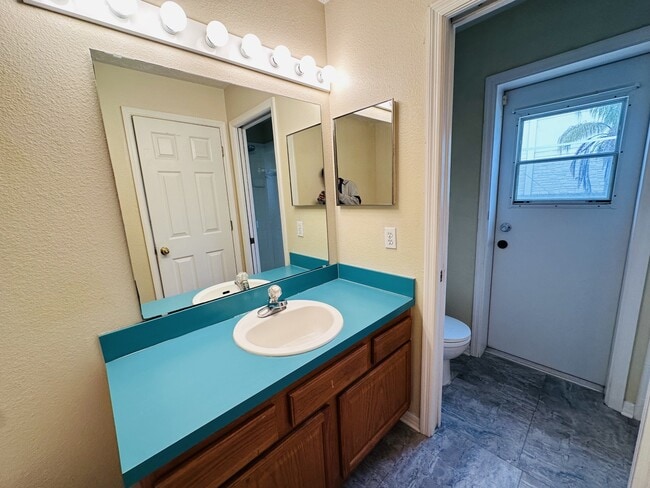 Building Photo - 620 Sonja Cir