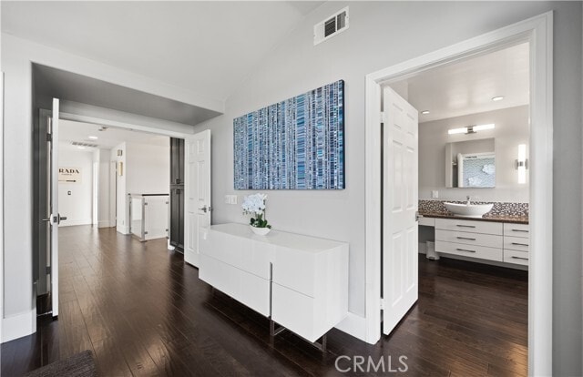 Building Photo - 4 Chandon