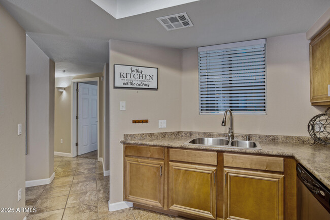 Building Photo - 4925 E Desert Cove Ave