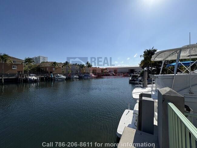 Building Photo - Modern 2BR/2BA Condo in Aventura – Furnish...