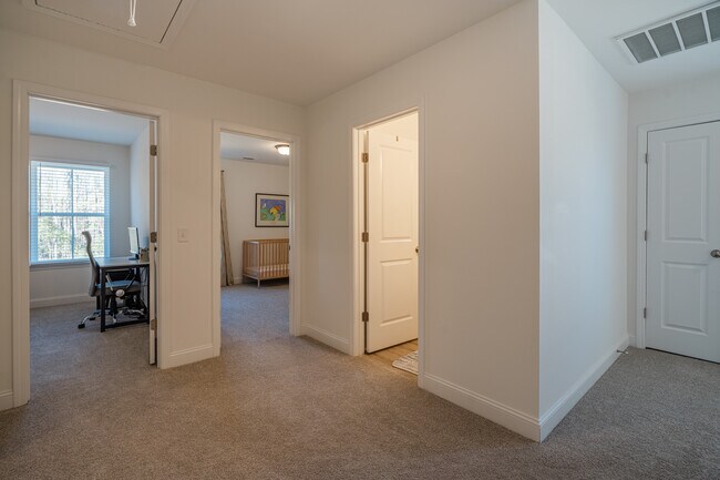 Building Photo - 63 Buckingham Dr