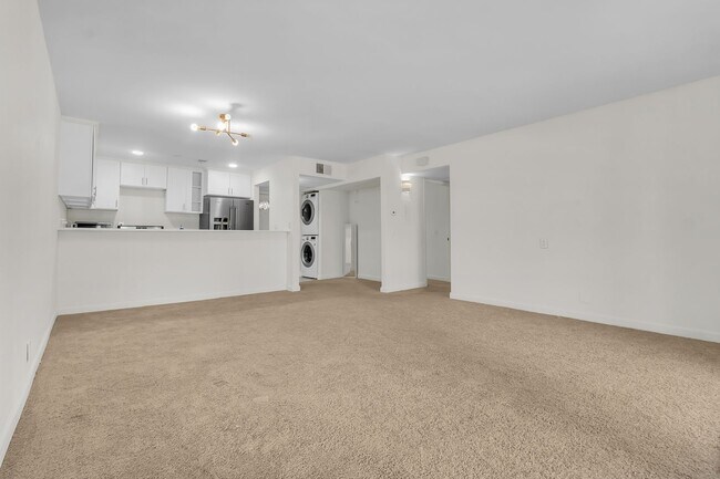 Building Photo - 324 Tangelo