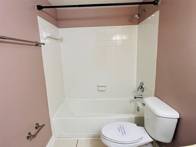 Building Photo - 1241 SW 46th Ave