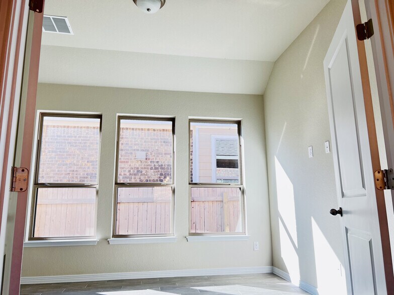 Building Photo - 3712 Fieldfare Dr