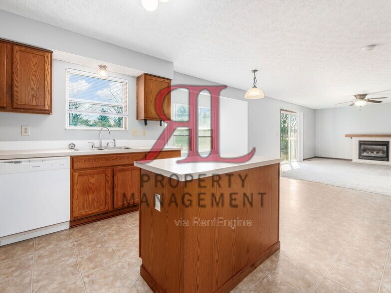 Building Photo - 9326 Tahoma St