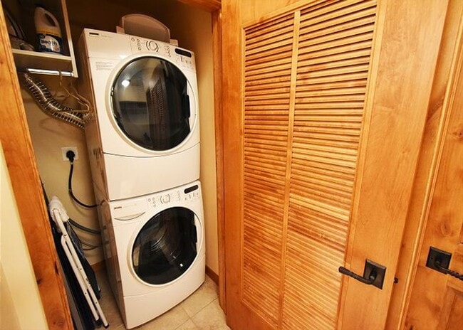 Building Photo - Long Term Rental- Timberline Cove 202