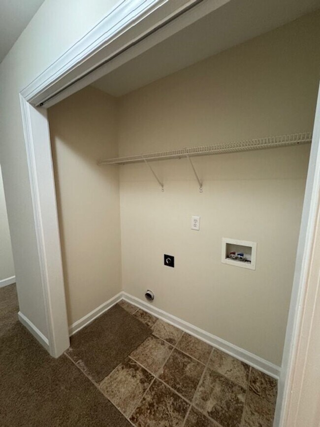 Building Photo - 150 Raye Dr