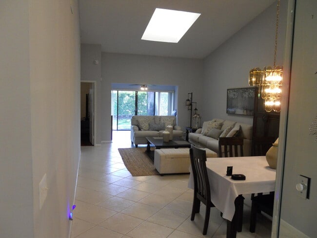 Building Photo - 8199 Springlake Dr