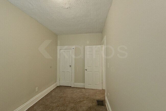 Building Photo - 964-966 Oakwood Ave