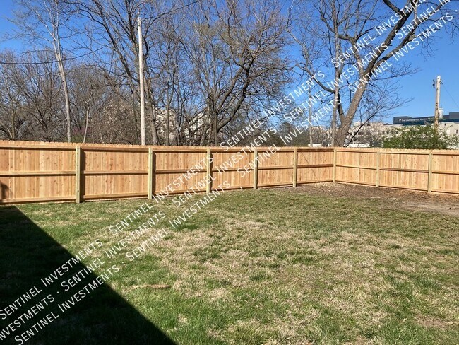 Building Photo - 3 Bedroom 2 Bathroom House Near KU Med