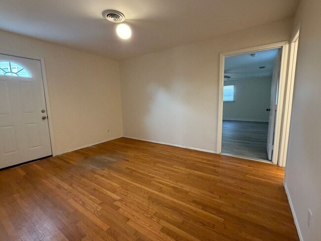 Building Photo - Large Home suitable for Residence or Business