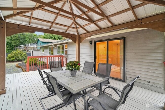 Building Photo - Spacious 3 Bedroom Home In Mountlake Terra...