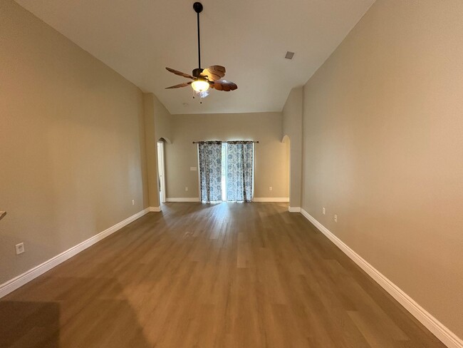 Building Photo - Beautiful Move in Ready Home in Upscale Co...