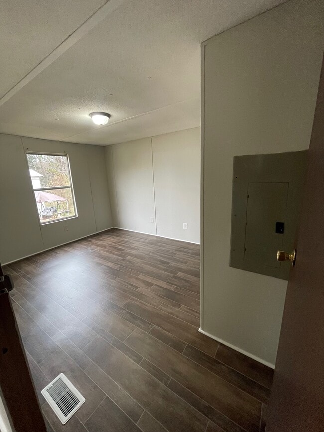 Building Photo - 65 Fowler Cir