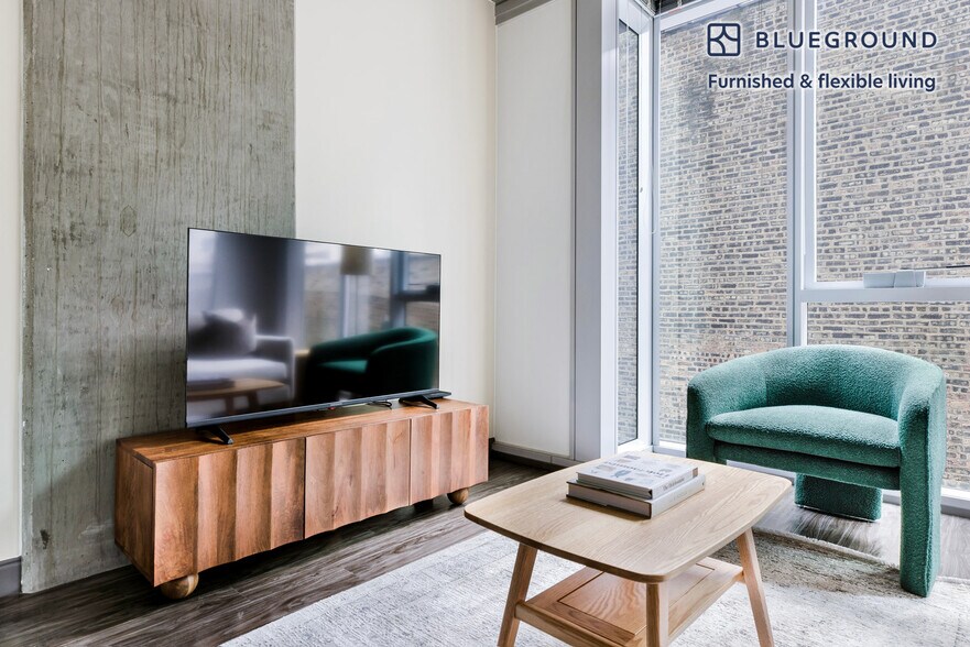 Building Photo - 215 W Lake St