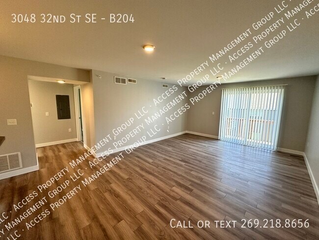 Building Photo - Great SE Side area close to 28th St and Be...