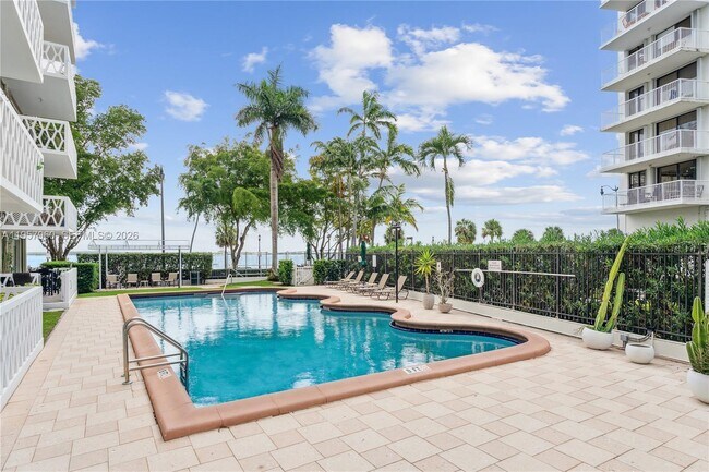 Building Photo - 1430 Brickell Bay Dr