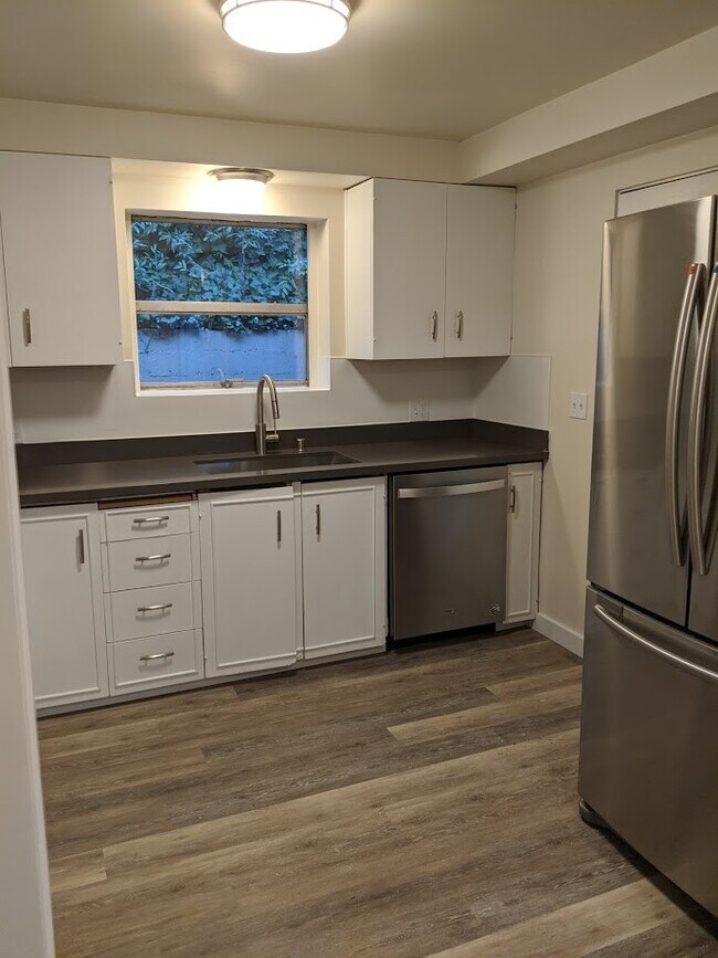 Building Photo - 2621 22nd Ave W