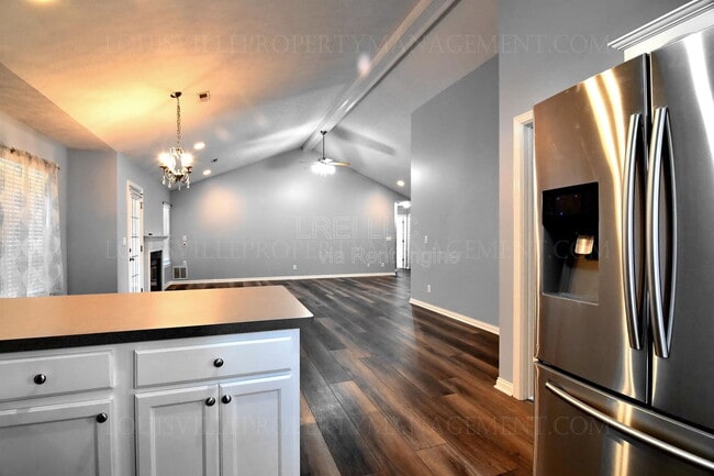 Building Photo - 5527 Raintree Ridge