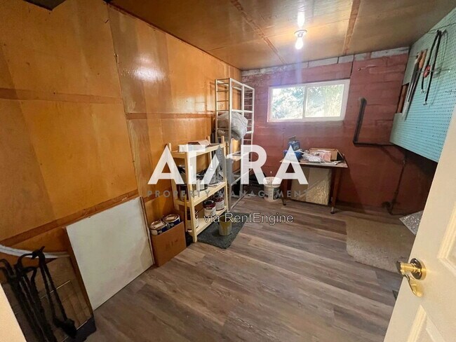 Building Photo - 618 W Anderson Ave