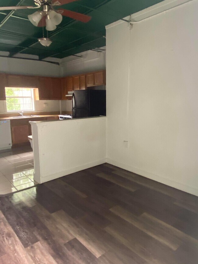 Building Photo - 428 W Locust St