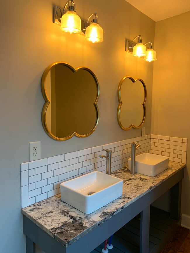 Building Photo - 14 E 73rd St