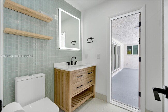 Building Photo - 9125 SE Karin St