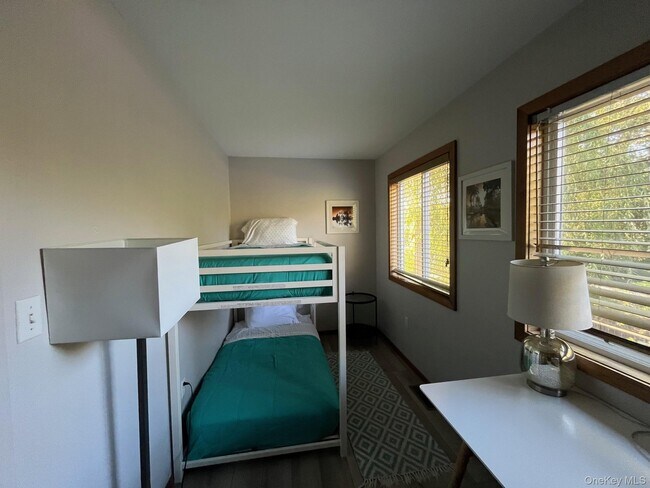 Building Photo - 150 Clipper Way