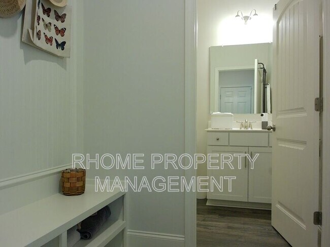 Building Photo - 9926 Stretford Rd