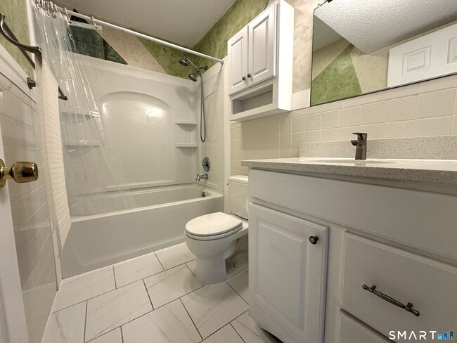 Building Photo - 31 Woodsedge Dr