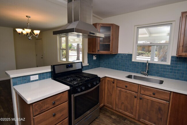 Building Photo - 4233 E Lester St