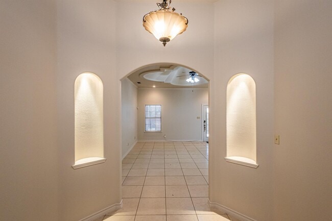 Building Photo - 10702 Patron Loop