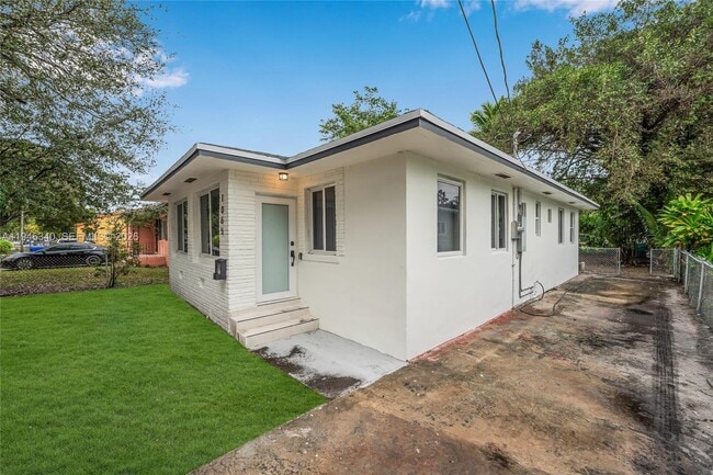 Building Photo - 1065 NW 50th St