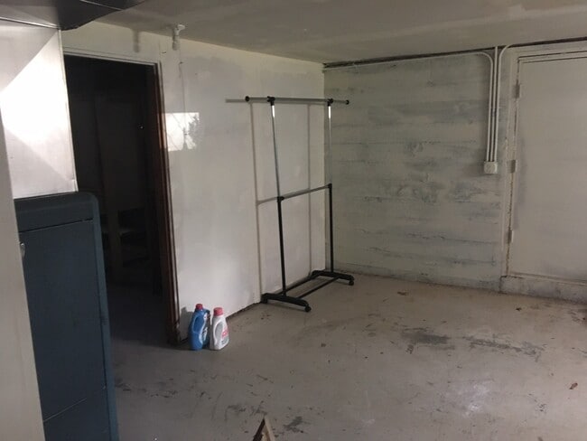 Building Photo - Rambler with Basement