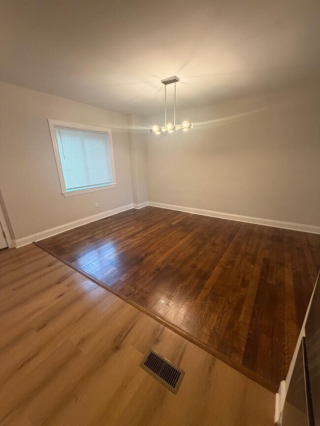 Building Photo - Available Now in Govans! 3Br 1.5 Bath