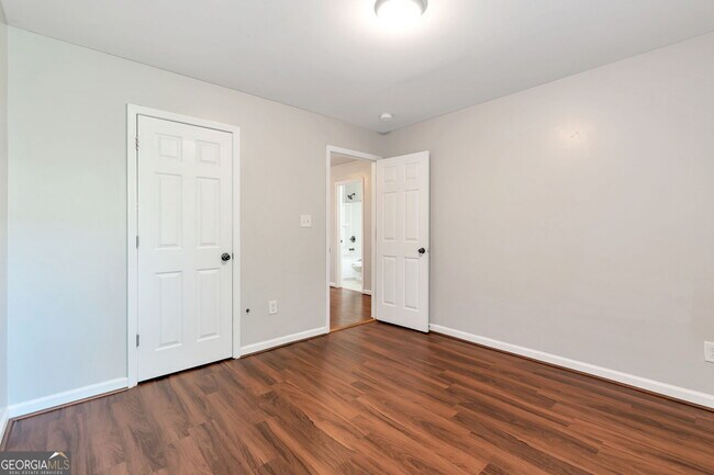 Building Photo - 214 Farm Manor Ct
