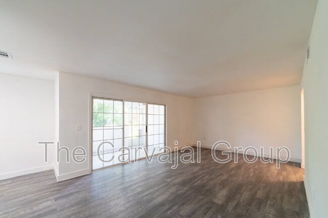 Building Photo - 3987 Versailles Dr